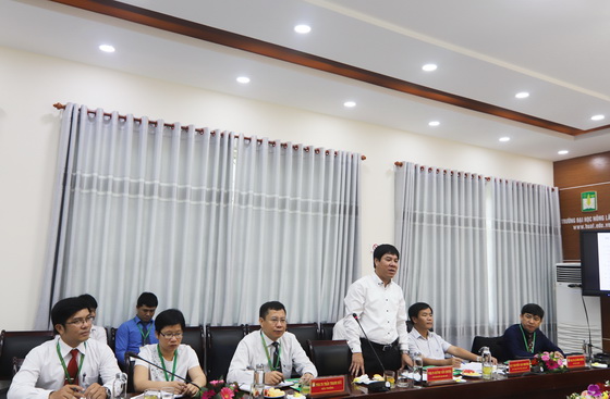 PGS.TS.Huỳnh Văn Chương - Phó Giám đốc Đại học Huế chia sẻ thông tin tại cuộc họp