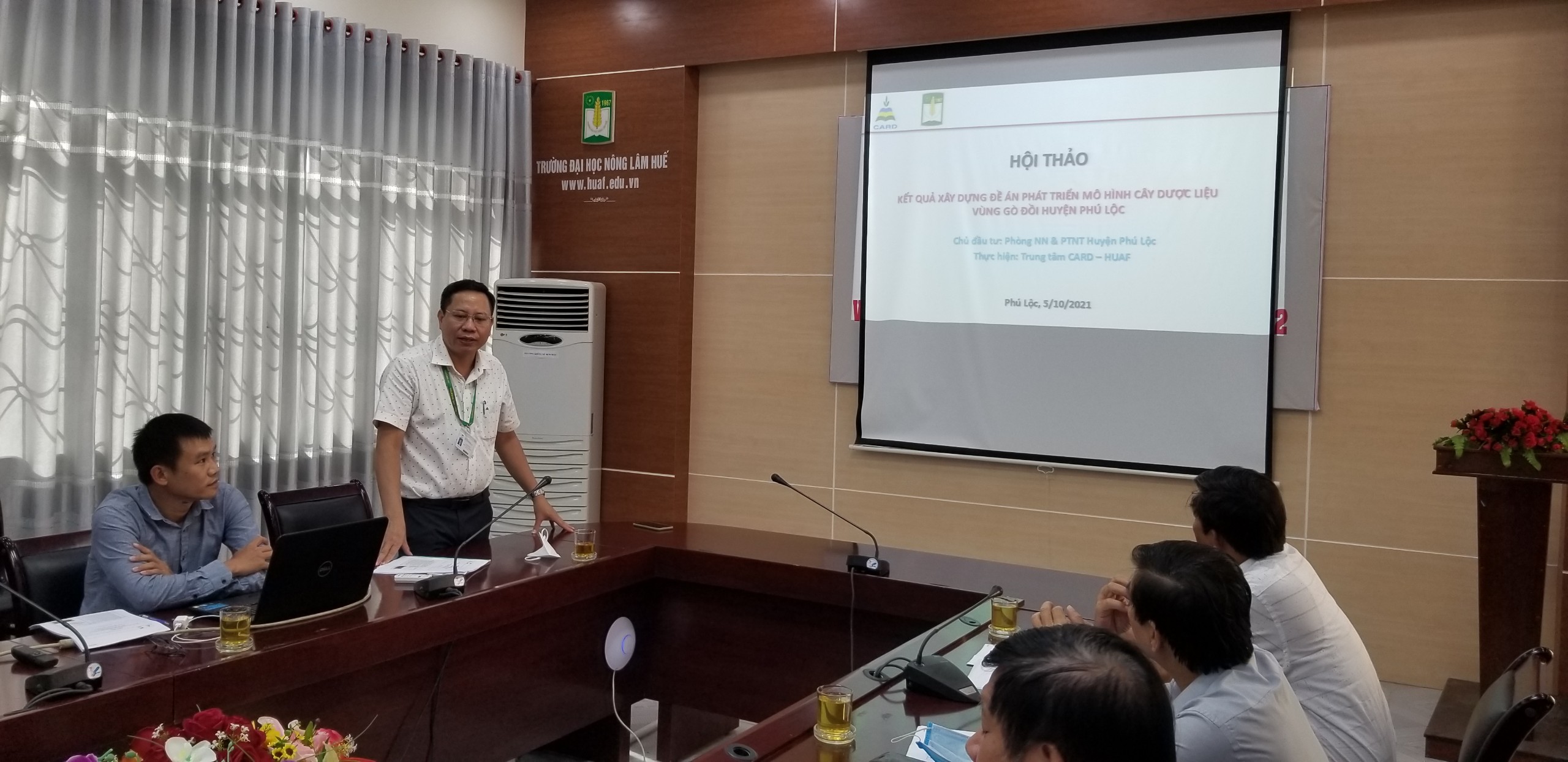 PGS.TS. Trần Thnah Đức phát biểu tại Hội thảo góp ý đề án phát triển mô hình cây dược liệu vùng gò đồi huyện Phú Lộc