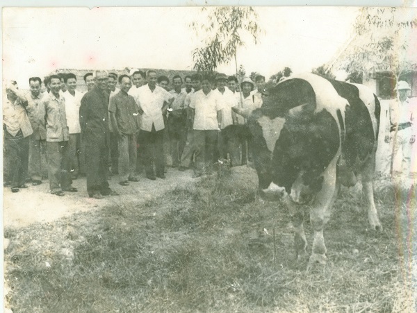 Thủ tưởng Phạm Văn Đồng đến thăm trường (1974)