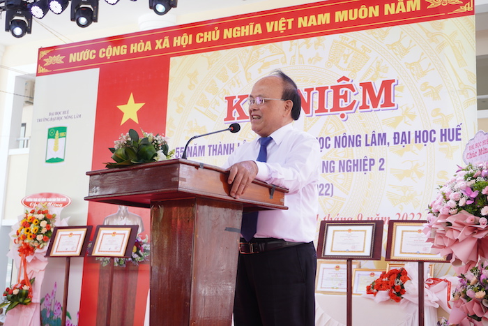 Ông Nguyễn Thế Trung, nguyên UVTW Đảng, nguyên Bí thư tỉnh ủy Nghệ An, Cựu sinh viên khoa Trồng trọt khóa 5 đại diện CSV phát biểu chúc mừng