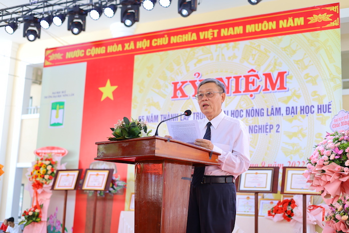 NGND. GS. TS Trần Văn Minh nguyên Bí thư Đảng ủy, Nguyên Hiệu trưởng phát biểu chúc mừng